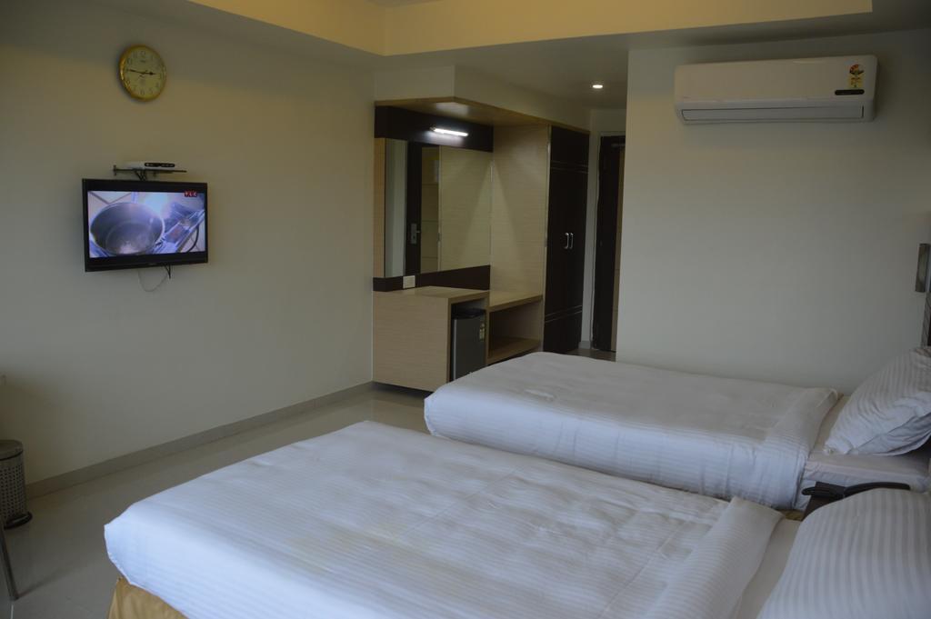 Hotel Swagath Grand Suchitra Hajdarábád Pokoj fotografie